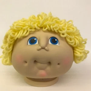 Muñeca de pelo de hilo MN Thomas cabeza niño lazo amarillo pelo corto ojos azules 4 pulgadas de colección 1984 - Imagen 1 de 10