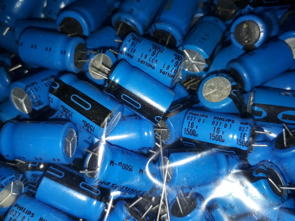 20 piezas NOS PHILIPS 037 1500uF 16V 13X21mm HQ TAPAS PARA AUDIO! Foto 1 de 1