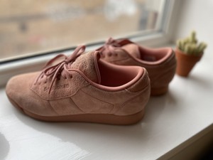 pink suede reebok