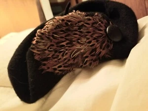 Vintage Wool Felt Hat Black Beret Pheasant Feather Accent 1950s - 60s - Picture 1 of 6