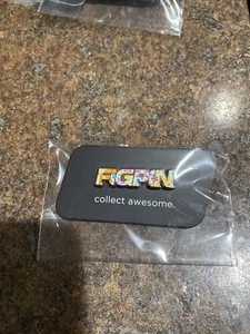 L60 White & Flowers On Gold Figpin Logo NEW - Picture 1 of 2