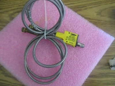 Banner: SM312FQD Mini-Beam Fiber w/ Banner IT13S Fiber Cables  - Image 1 of 2