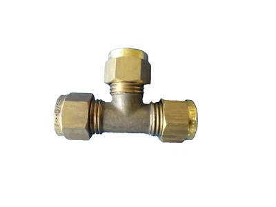 Brass Compression Wade Universal Unequal Tee 5/16 - 1/4" +1/4"" Aquafax 1-18985 - Image 1 of 2