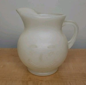 Vintage 1980s Kool-Aid Man 2 Quart White Hard Plastic Pitcher Smiling Face - Imagen 1 de 14