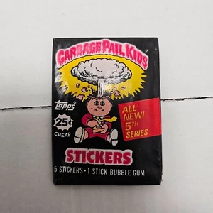 Topps Cards 1986 5° Serie Spazzatura Secchio Bambini GPK Confezione da 5 ADESIVI NUOVI/NOS/SIGILLATI - Foto 1 di 2