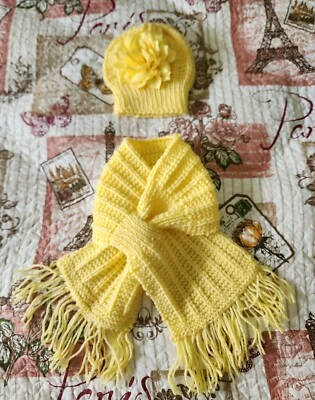Gorro y bufanda de lana tejida a mano amarilla para niña. ¡Hecho a mano!! Foto 1 de 4