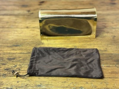 Bolso sin asas Tory Burch pequeño con marco de metal, estuche para gafas de sol, bolsa de maquillaje Foto 1 de 4