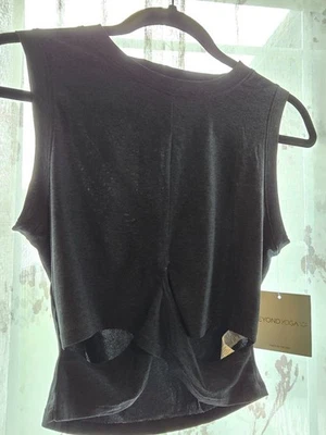 Camiseta sin mangas Beyond Yoga Twist Front negra talla M Foto 1 de 3