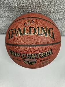 Baloncesto compuesto Spalding Grip Control TF interior/exterior - tamaño 7/29,5" - Imagen 1 de 4