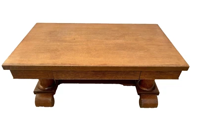 Старинный прямоугольный журнальный столик тигровый дуб центральный ящик нижняя полка четыре колонки - Изображение 1 из 4