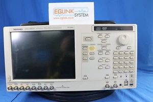 Tektronix AWG5002C AWG Generatore di forme d'onda arbitrarie, 0,6 GS/s 14 bit 2 ch opt 01 - Foto 1 di 15