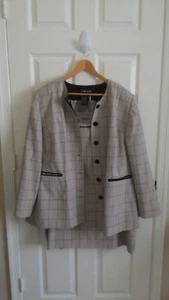 Sag Harbor Woman's Suit Size 24 New - Picture 1 of 7