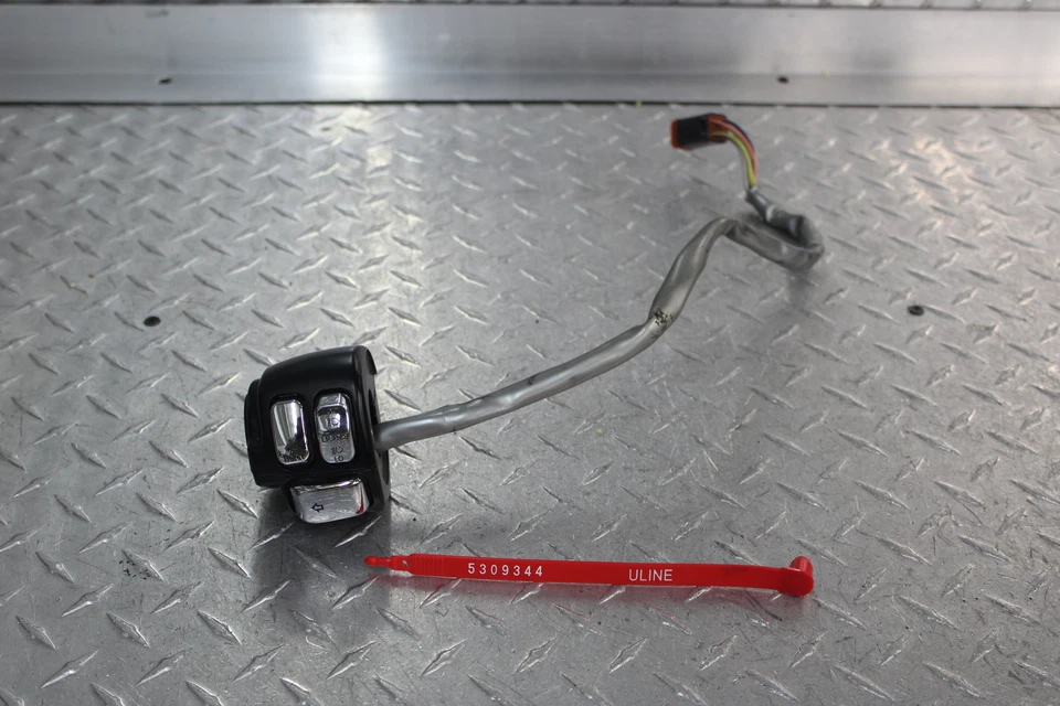 Harley-Davidson V-Rod VRSCA 2002 clip izquierdo en mango bocina señales barra interruptor Foto 1 de 4