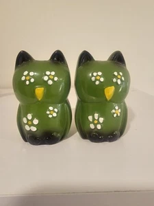 Green Owl with flower eyes salt and pepper shakers, Vintage Japan 10cm - Picture 1 of 6