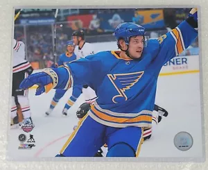 Vladimir Tarasenko WINTER CLASSIC Photo 8" x 10" St. Louis Blues NHL 2017 - Picture 1 of 6