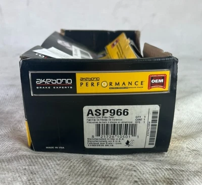 Juego de pastillas de freno de disco delanteras Akebono ASP966 para Dodge Durango 2003-2006 Foto 1 de 4