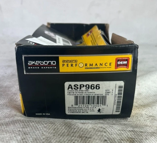 Conjunto de pastilhas de freio a disco dianteiro Akebono ASP966 serve; Dodge Durango 2003-2006 - Imagem 1 de 4