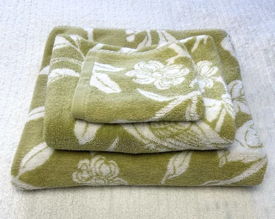 Juego de 3 toallas de baño de algodón floral Pottery Barn blancas verdes aves Foto 1 de 4