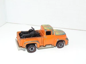 Camión de transporte de cola alta Hot Wheels Redline '56, naranja con 2 motocicletas negras, 1973 - Imagen 1 de 9