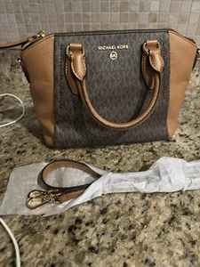 Michael Kors Signature Sienna Messenger Bag Brown/Acorn” Broken Clip” - Picture 1 of 9