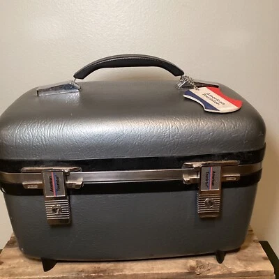 De colección ~ Azul/Gris American Tourister®️ Maleta de tren de equipaje con espejo y llaves Foto 1 de 4