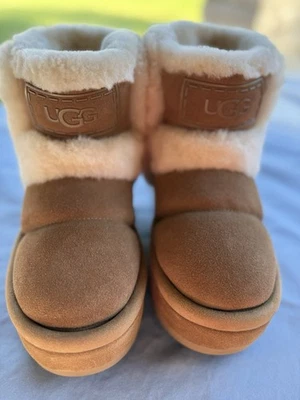 Botas para mujer UGG talla 5 Foto 1 de 4