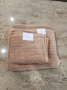 New MATOUK Set Of 2 Mink Seville Collection Bath And Hand Towels - Picture 1 of 3