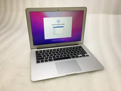 Apple MacBook Air A1466 13" 2017 Core i7-5650U 2,2 GHz 8 GB RAM 500 GB SSD Monterey Foto 1 de 4