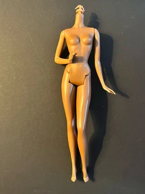 Barbie Mattel 80 Aniversario Muñeca Desnuda Modelo Musa Cuerpo Curvilíneo Solo Foto 1 de 3