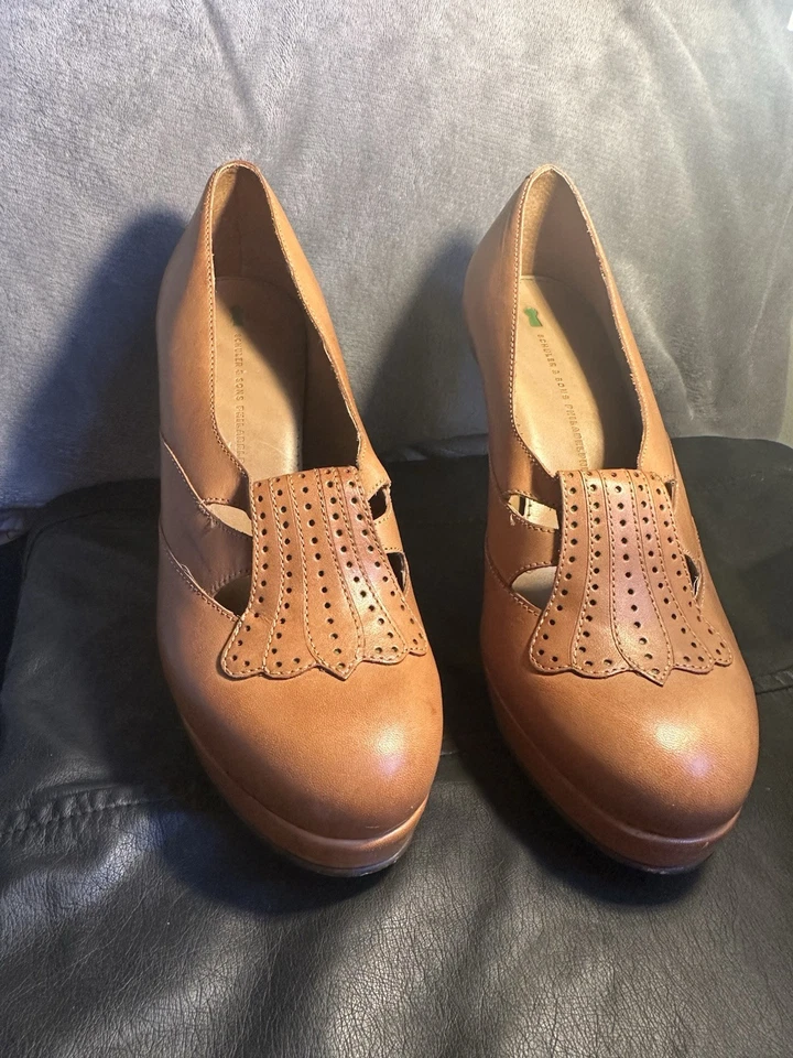 Salto alto Schuler & Sons Kiltie Pumps feminino tamanho 7B couro marrom - Imagem 1 de 4