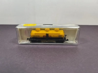 Model Power N Scale Train 3416 3 Dome Tank Car SHELL OIL SCCX 1105 - Image 1 of 4