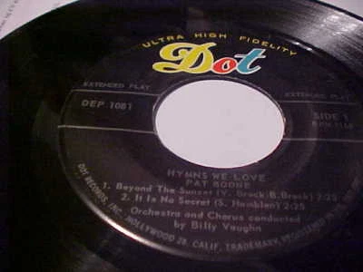 PAT BOONE 45 RPM EP HYMNS WE STILL LOVE MY GOD IS REAL YIELD NOT TO TEMPTATION + Foto 1 de 4