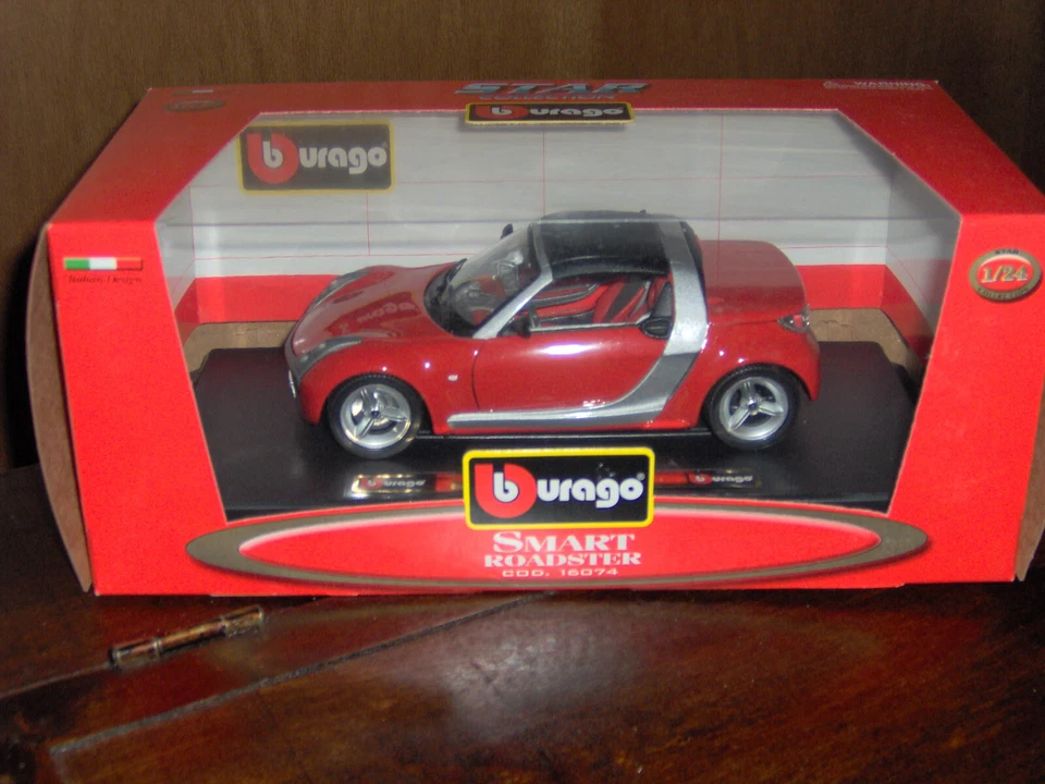 Smart Roadster Rossa Bburago 1:24 - Immagine 1 di 1