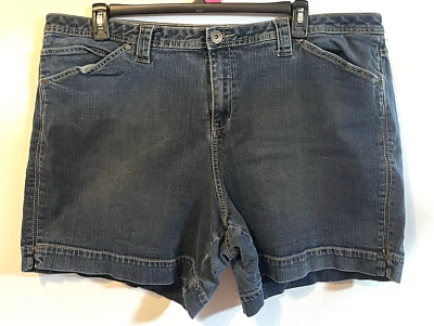 Shorts jeans feminino Venezia plus size 22 lavagem escura algodão elastano - Imagem 1 de 4