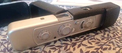 De colección, 1969/79 Minox C 8 mm, cámara espía miniatura, en práctica bolsa de bolsillo de cuero Foto 1 de 4