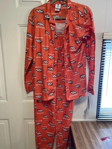 Denver Broncos Pajama Set NWT Youth 18-20 Size 18-20 Cover