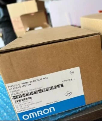 New Original Omron R88M-ZL40030H-BS2 Servo Motor R88M-ZL40030H-BS2 - Image 1 of 3