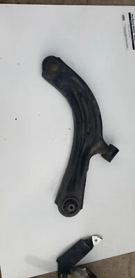 Brazo de control inferior delantero izquierdo conductor Nissan Sentra 2014 2015 2016 2017 2018 2019  Foto 1 de 4