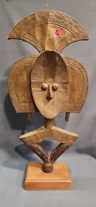 Kota Reliquary Figure on Professional Base, Gabon. Lot 77 - Picture 1 of 9