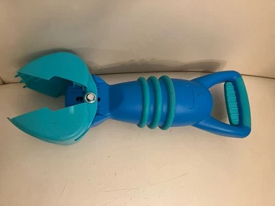 Hape - Sand & Beach Toy - Grabber Toy - Blue - Image 1 of 2