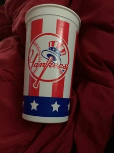 New York Yankees  Collectors Plastic Stadium Cup   Genuine MLB Merchandise New - Picture 1 of 3