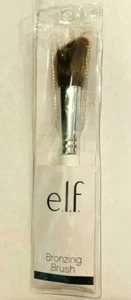 ¡COMPRA 2, OBTÉN 1 GRATIS! (añadir 3 al carro) e.l.f. Cepillo de bronceado 24113 - Imagen 1 de 1