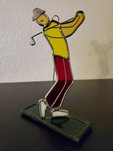 Glasmalerei Golfer schwingend mit gelbem Hemd und roter Hose Figur Statue - Bild 1 von 9
