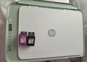 🖨️ Imprimante HP DeskJet 2722e – À réparer / Pour pièces / Avec 2 cartouches HP - Afbeelding 1 van 2