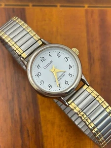 Orologio Carrozza Vintage Donna Tono Argento Quadrante Bianco Y2k 2003 22mm Batteria Nuova - Foto 1 di 7