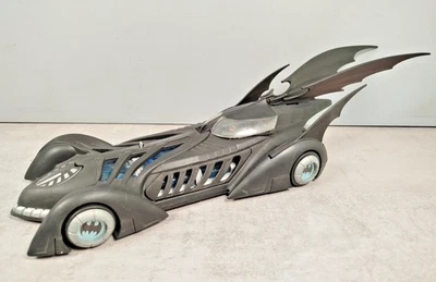 BATMOBILE Figurine Voiture Heros Jouets Tonka BATMAN Forever 1995 DC Comics E28 - Immagine 1 di 4