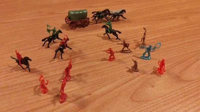 LOTTO 14 SOLDATINI BARAVELLI E ALTRI 9 A PIEDI 4 A CAVALLO + CAROVANA  1/72 MCX - Immagine 1 di 2