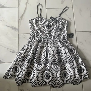 Neu mit Etikett Express schwarz/weiß Spitzenkleid ärmellos Größe 12 A5 - Bild 1 von 15
