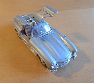 Mercedes Benz 300 SL plateado E=1/43. Sin caja y sin peana. Marca SCHUCO - Imagen 1 de 9