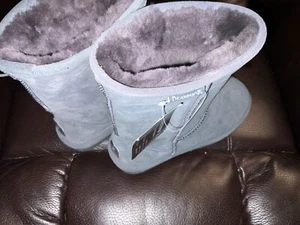 Bearpaw Boots Women’s Sz 8 Emma Shorts Cow Suede Upper Sheepskin Wool Gray NWT - Picture 1 of 5